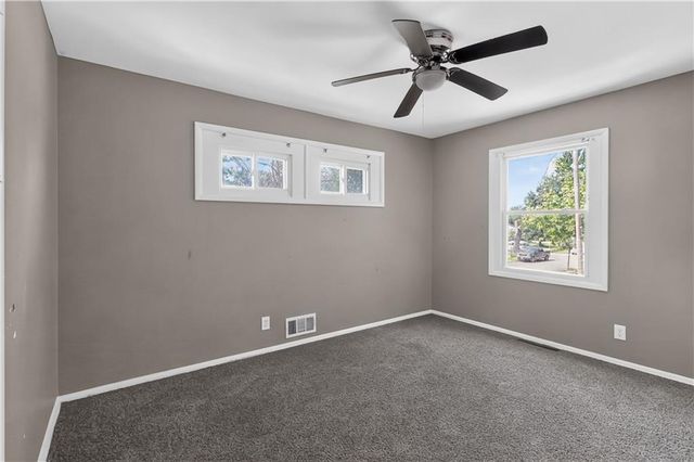 4131 E Vineyard Road, Kansas City, MO 64130