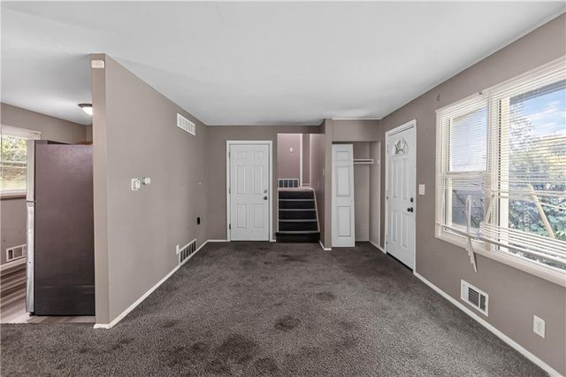 4131 E Vineyard Road, Kansas City, MO 64130
