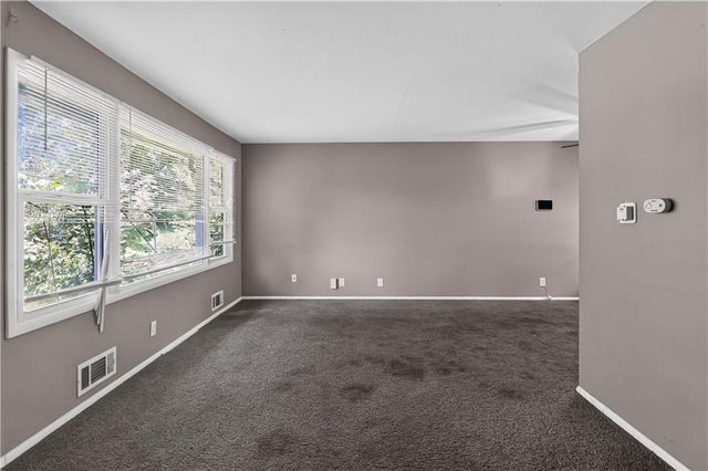 4131 E Vineyard Road, Kansas City, MO 64130