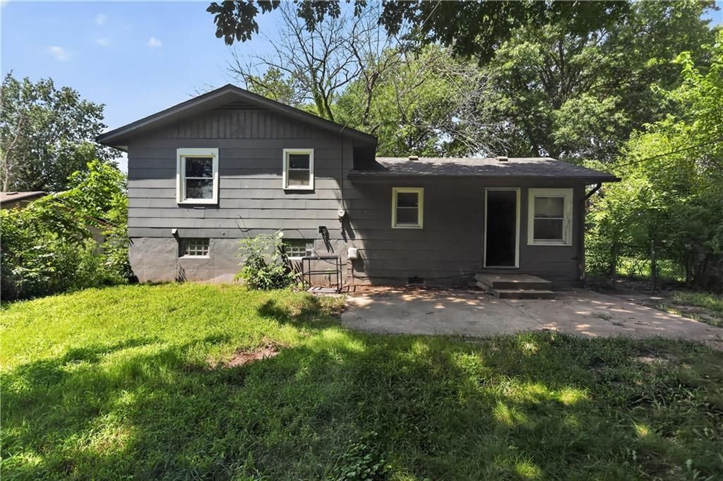 4131 E Vineyard Road, Kansas City, MO 64130