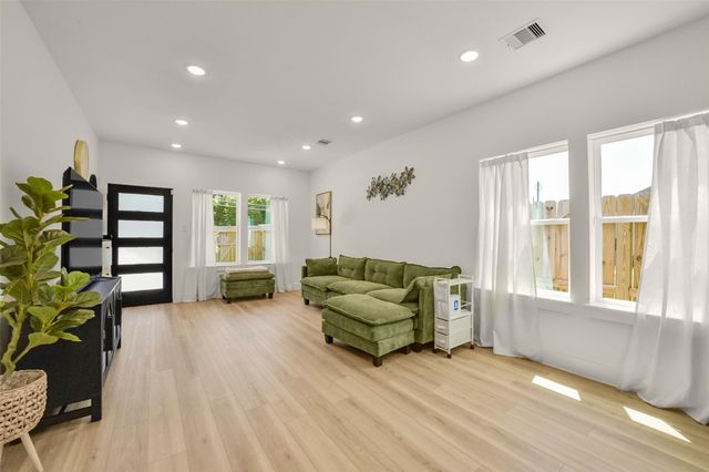 9525 Beckley Street, Houston, TX 77088