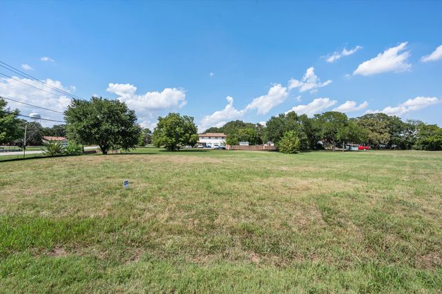 2915 Clover Lane, Dalworthington Gardens, TX 76015