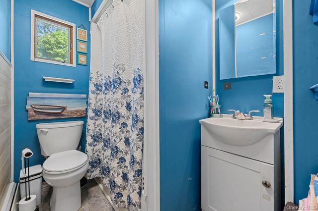 9 Brook Place, East Islip, NY 11730