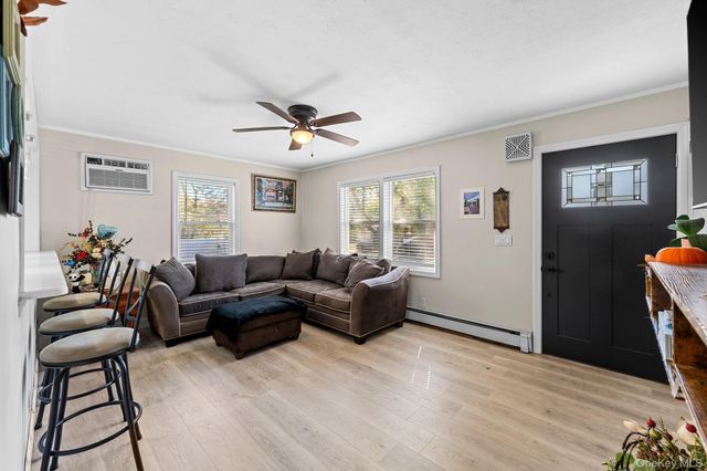 9 Brook Place, East Islip, NY 11730