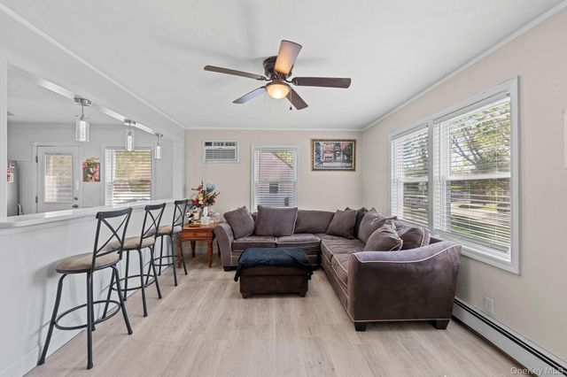 9 Brook Place, East Islip, NY 11730
