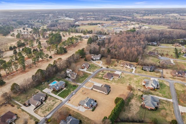 657 Pickney Rd, Winchester, TN 37398