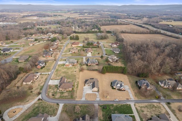 657 Pickney Rd, Winchester, TN 37398