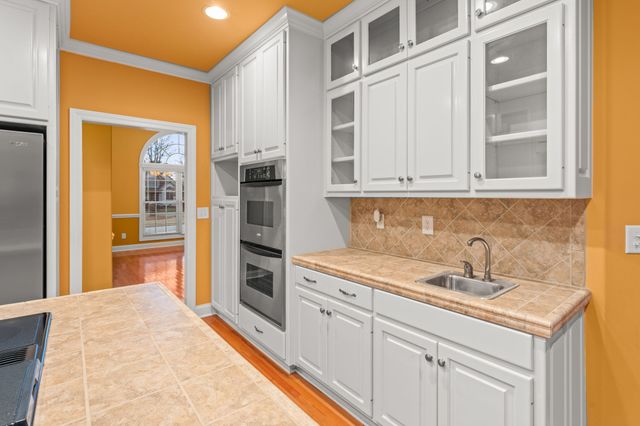 657 Pickney Rd, Winchester, TN 37398