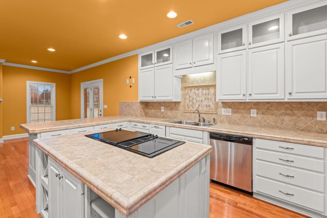 657 Pickney Rd, Winchester, TN 37398