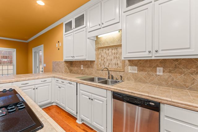 657 Pickney Rd, Winchester, TN 37398