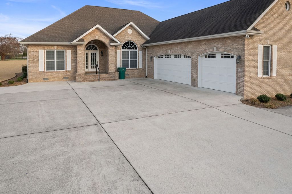 657 Pickney Rd, Winchester, TN 37398