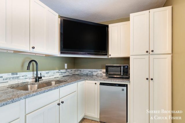 2975 Bird Avenue Ne, Grand Rapids Twp, MI 49525