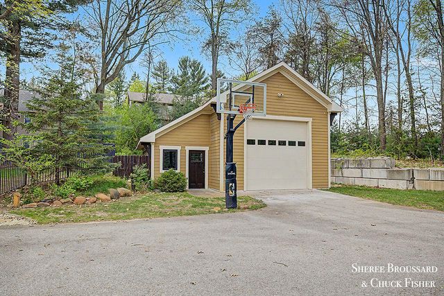 2975 Bird Avenue Ne, Grand Rapids Twp, MI 49525
