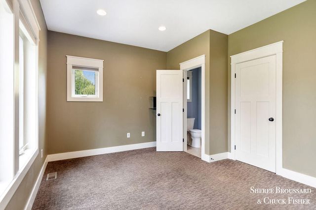 2975 Bird Avenue Ne, Grand Rapids Twp, MI 49525
