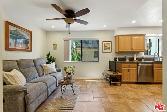 9000 Vanalden Avenue 197, Northridge, CA 91324