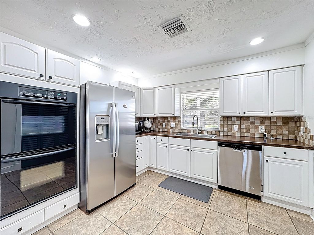 Image 11 of property listing at 3601 NEPTUNE DRIVE, Orlando, FL 32804