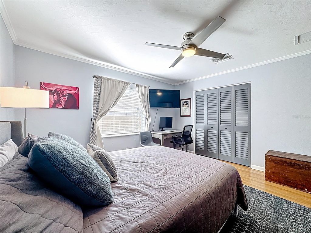 Image 18 of property listing at 3601 NEPTUNE DRIVE, Orlando, FL 32804