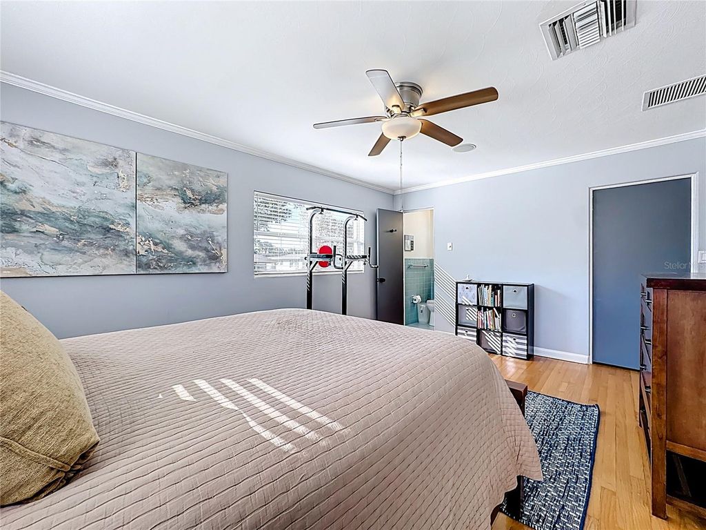 Image 25 of property listing at 3601 NEPTUNE DRIVE, Orlando, FL 32804