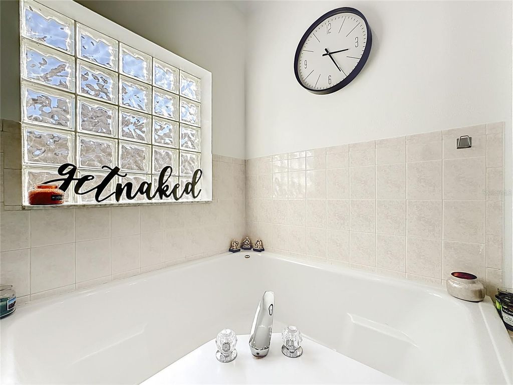 Image 39 of property listing at 3601 NEPTUNE DRIVE, Orlando, FL 32804