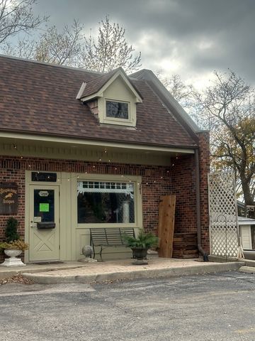 429 W Main Street 429, Barrington, IL 60010