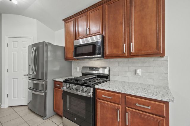 9410 Lakeway View Lane, Humble, TX 77396