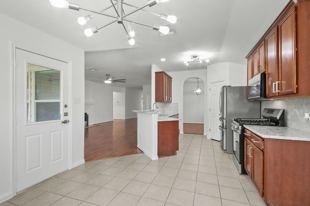 9410 Lakeway View Lane, Humble, TX 77396