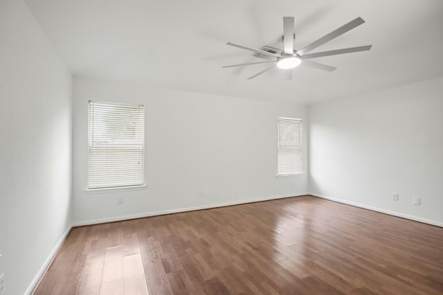 9410 Lakeway View Lane, Humble, TX 77396
