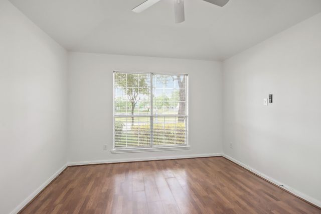 9410 Lakeway View Lane, Humble, TX 77396