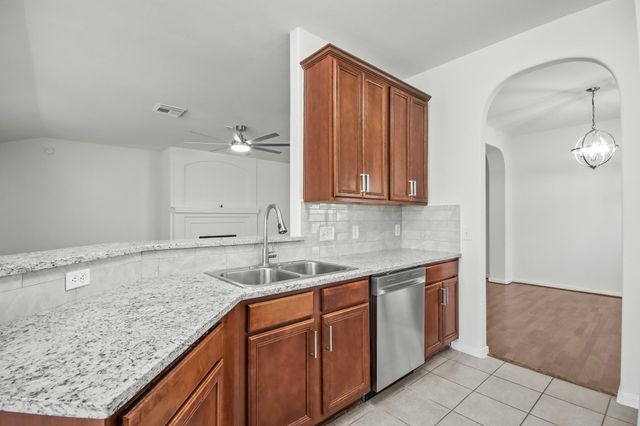 9410 Lakeway View Lane, Humble, TX 77396