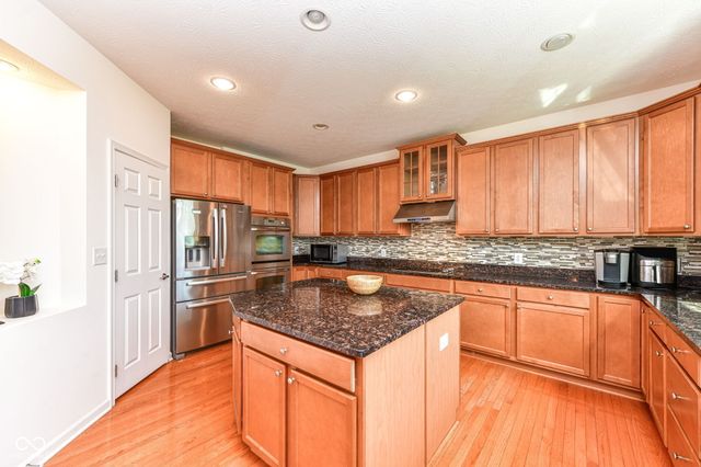 11391 Zanardi Court, Zionsville, IN 46077