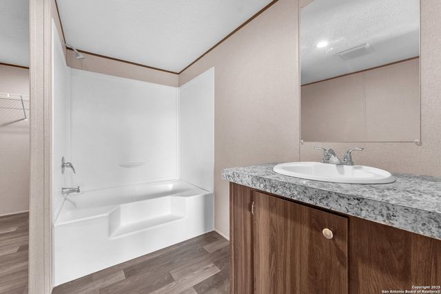 5709 County Road 422, Pleasanton, TX 78064