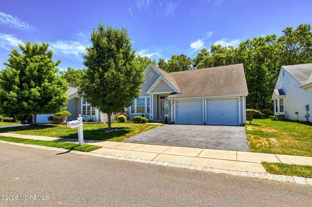 20 Valley Stream Place, Barnegat, NJ 08005