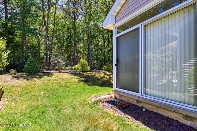 20 Valley Stream Place, Barnegat, NJ 08005