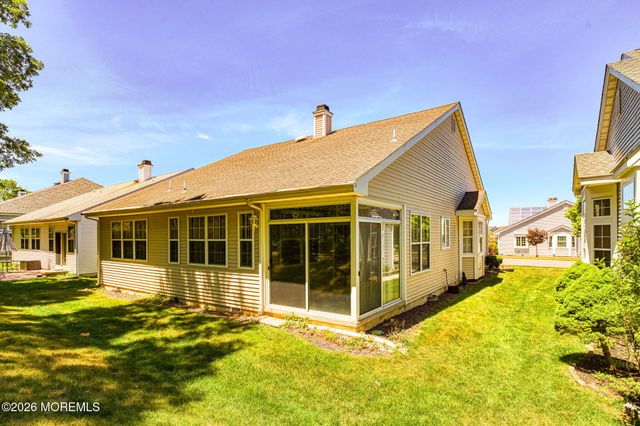 20 Valley Stream Place, Barnegat, NJ 08005
