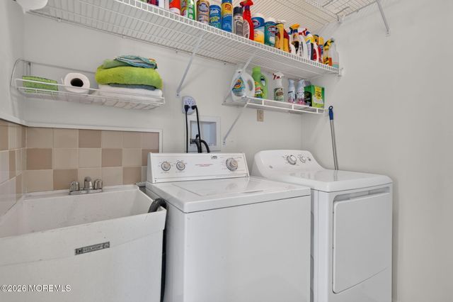 20 Valley Stream Place, Barnegat, NJ 08005