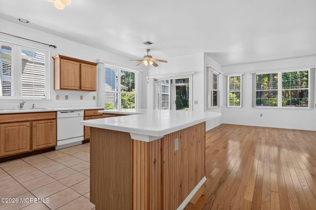 20 Valley Stream Place, Barnegat, NJ 08005