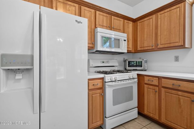 20 Valley Stream Place, Barnegat, NJ 08005