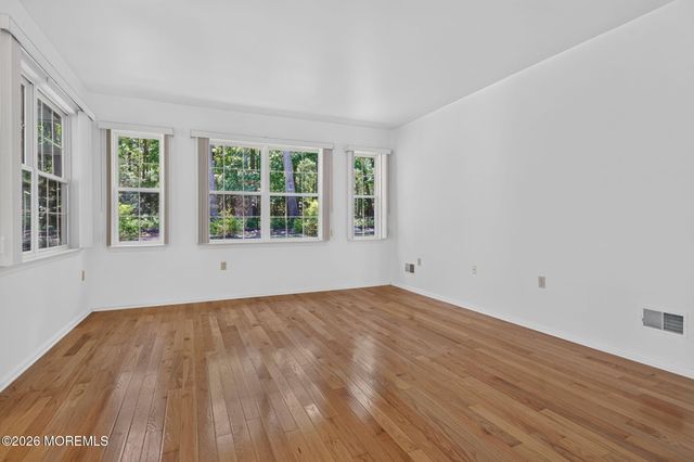 20 Valley Stream Place, Barnegat, NJ 08005