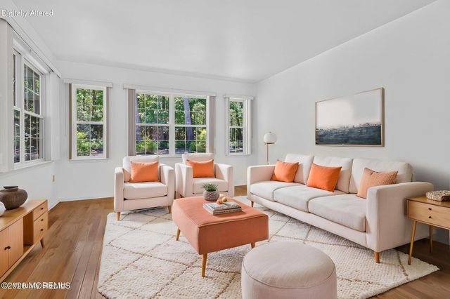 20 Valley Stream Place, Barnegat, NJ 08005