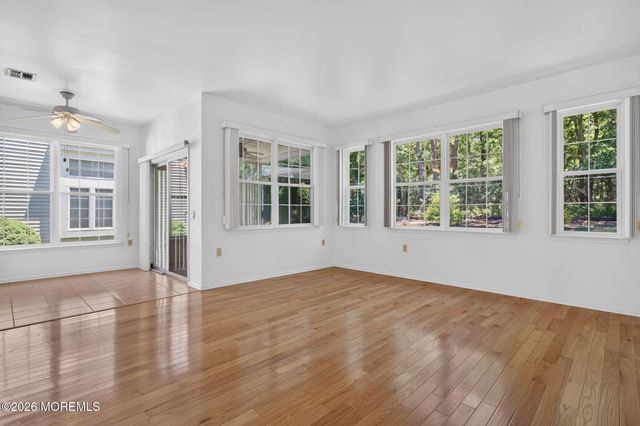 20 Valley Stream Place, Barnegat, NJ 08005