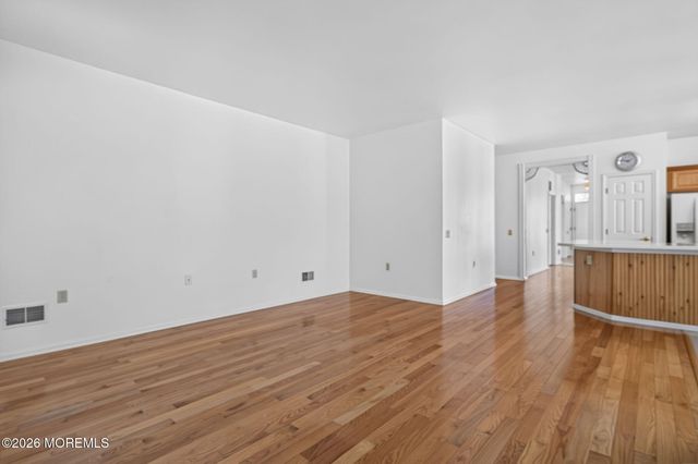 20 Valley Stream Place, Barnegat, NJ 08005