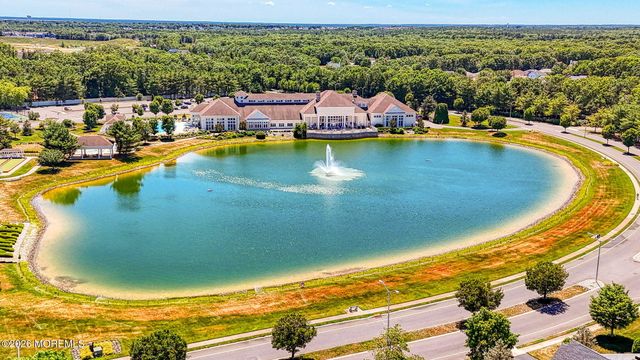 20 Valley Stream Place, Barnegat, NJ 08005