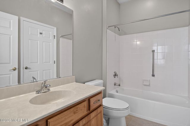20 Valley Stream Place, Barnegat, NJ 08005