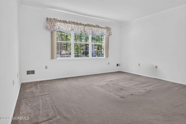 20 Valley Stream Place, Barnegat, NJ 08005