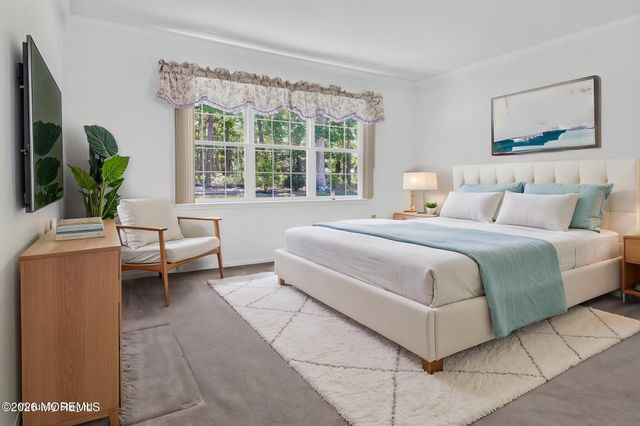 20 Valley Stream Place, Barnegat, NJ 08005