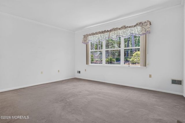 20 Valley Stream Place, Barnegat, NJ 08005