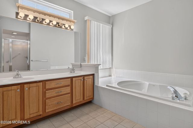 20 Valley Stream Place, Barnegat, NJ 08005