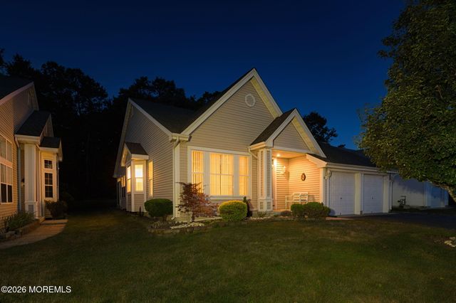 20 Valley Stream Place, Barnegat, NJ 08005