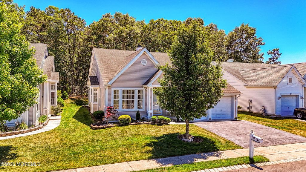 20 Valley Stream Place, Barnegat, NJ 08005