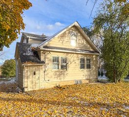 8S057 S Vine Street, Burr Ridge, IL 60527